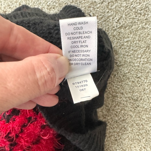 Soft Fuzzy Sweater Size Medium - Picture 6 of 7